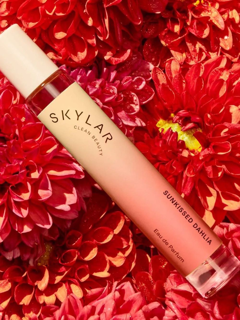 SKYLAR Sunkissed Dahlia Rollerball
Dahlia, Apple, Amber
0.33 FL OZ / 10 ML